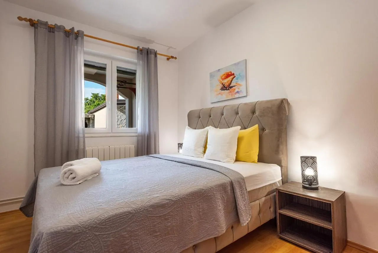 Apartments Dino Malinska 0*,  Croatia