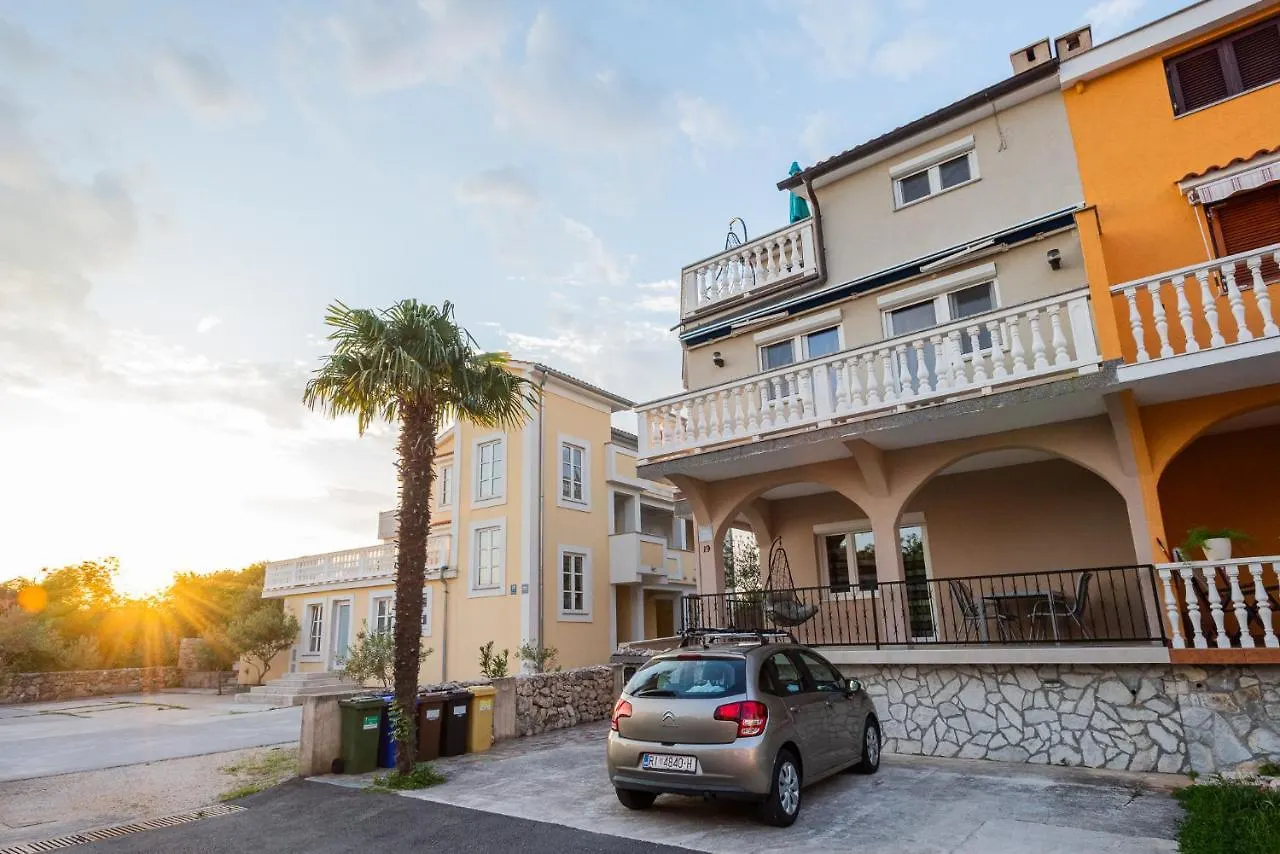 Apartments Dino Malinska