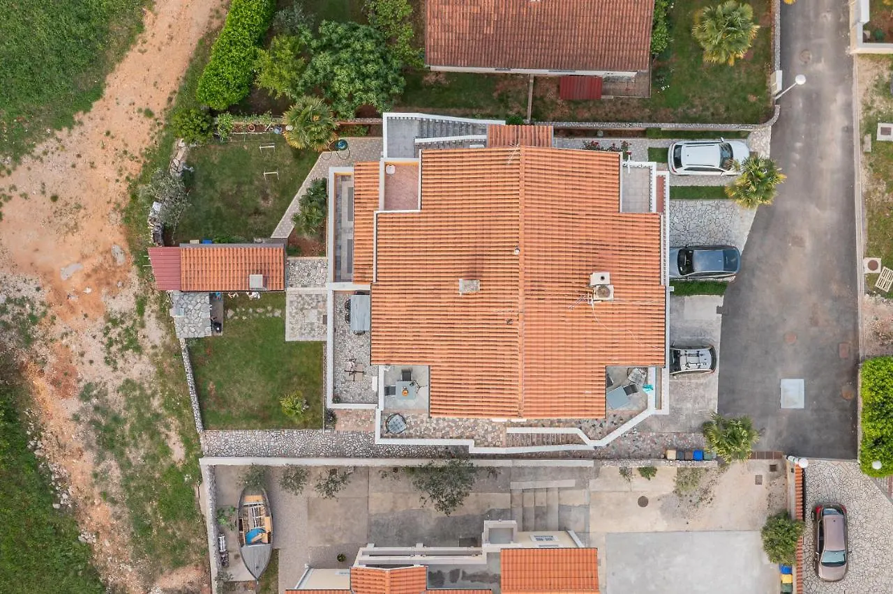 Apartments Dino Malinska