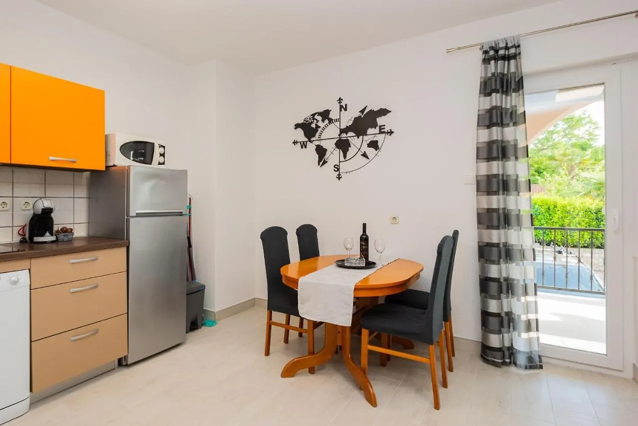 Apartments Dino Malinska