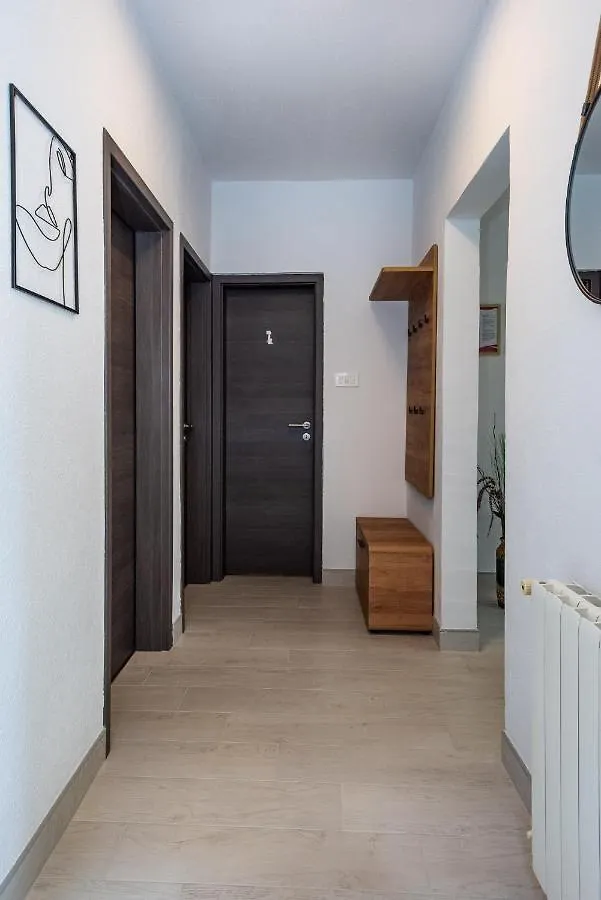 Apartments Dino Malinska