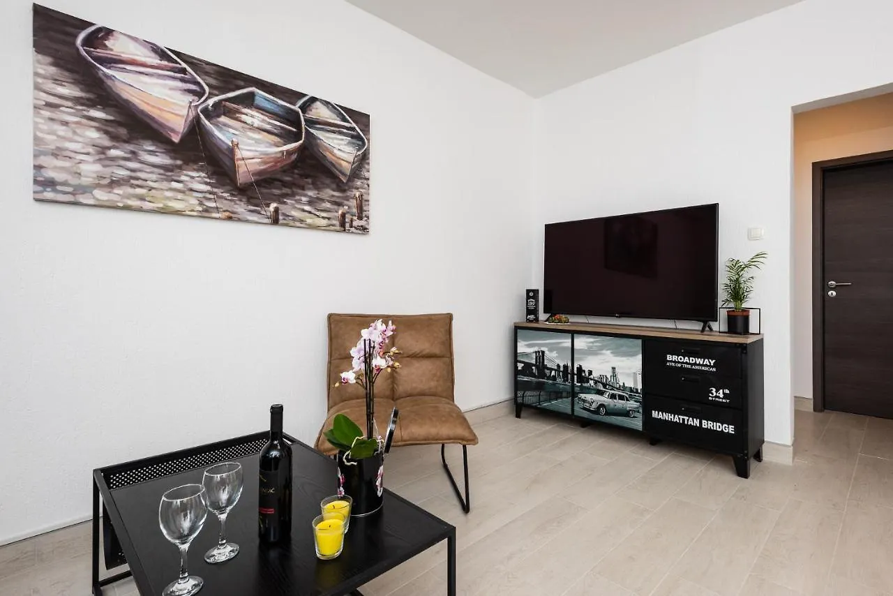 Apartments Dino Malinska 0*,